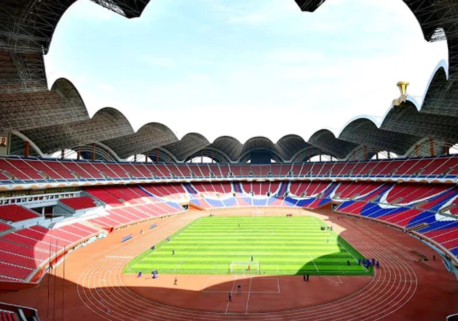 NI MARAKANA, NI VEMBLI, NI <span style='color:red;'><b>KAMP NOU</b></span>: Ovo je najveći stadion na svetu!
